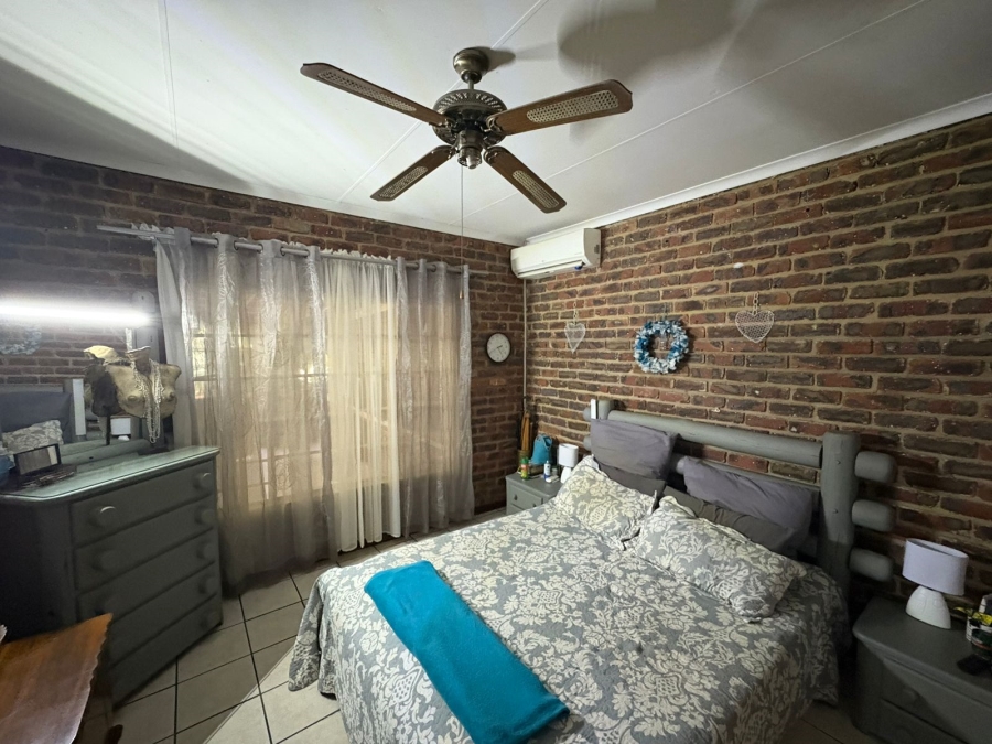 3 Bedroom Property for Sale in Safari Gardens North West